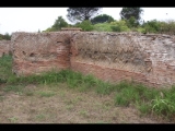 05064 ostia - regio i - insula xix - horrea dei mensores (i,xix,4) - ostseite - 4. raum von sueden - nordwand - 09-2023.jpg